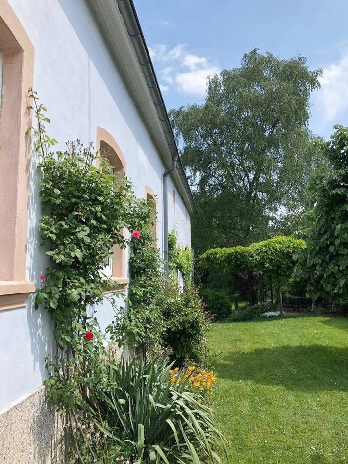 Ferienwohnung für 2 Personen, mit Balkon und Terrasse sowie Garten und Ausblick