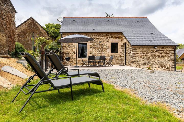 Gîte pour 5 personnes, avec jardin à Sougéal - 2