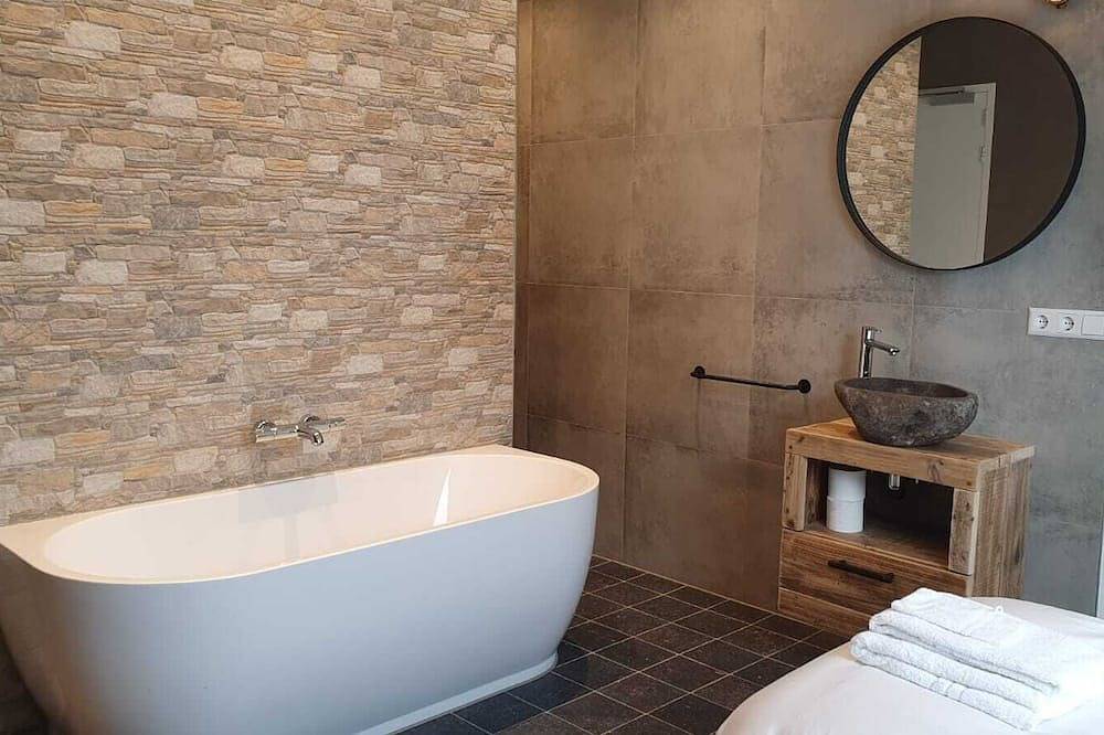 Ganze Wohnung, Luxury hotel rooms, possibly with farmer's breakfast! in Leidschendam, Groene Hart