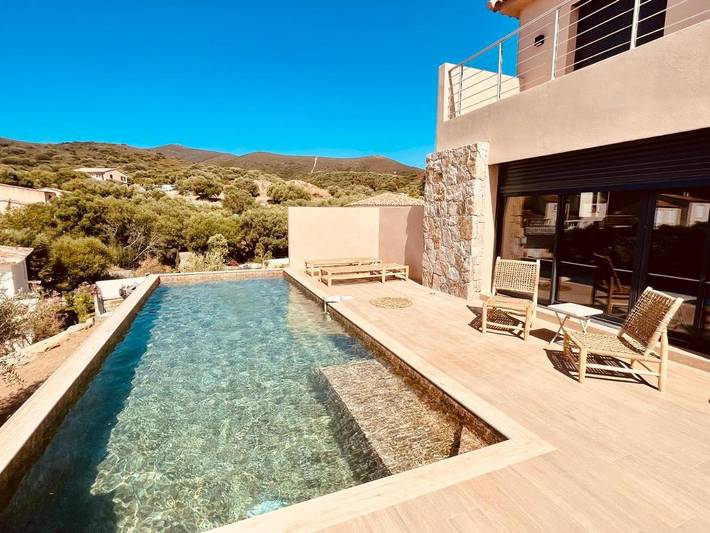 Location de vacances pour 6 personnes, avec vue ainsi que piscine et jardin à Palasca - 2