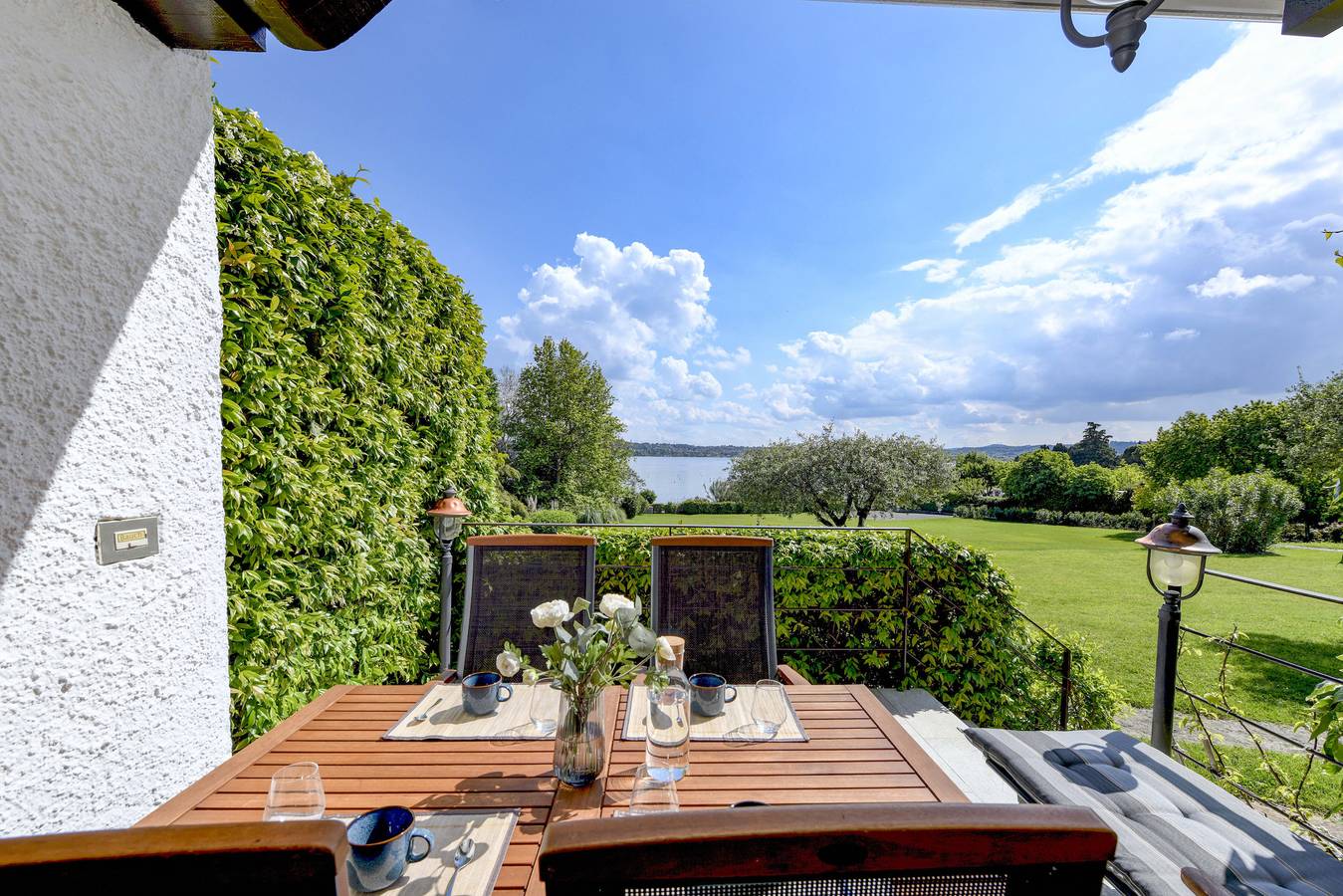 Apartamento entero, La Baia by Garda Fewo in San Felice del Benaco, Montañas Garda