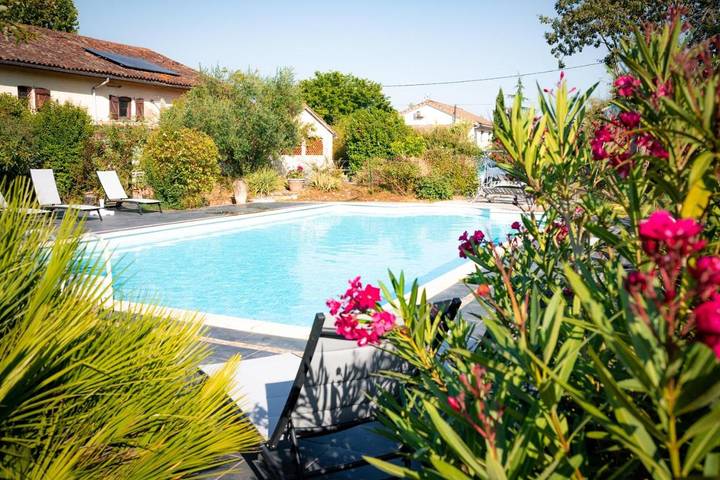 Location de vacances pour 15 personnes, avec jardin et piscine dans La Magdelaine-sur-Tarn - 2