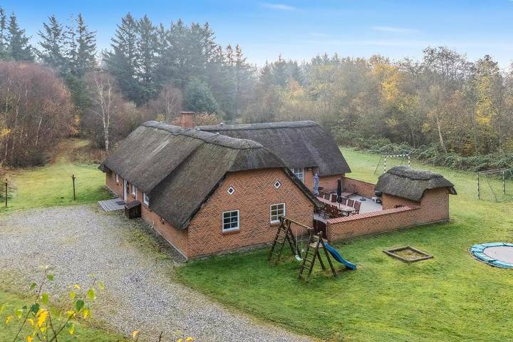 Villa pour 14 personnes, avec jacuzzi et sauna ainsi que balcon/terrasse et piscine - 1