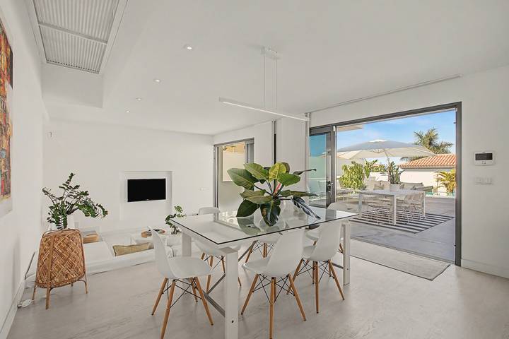 Vacation Villa 'Esperanza' with Sea View, Wi-Fi and Air Conditioning in Adeje, South Tenerife