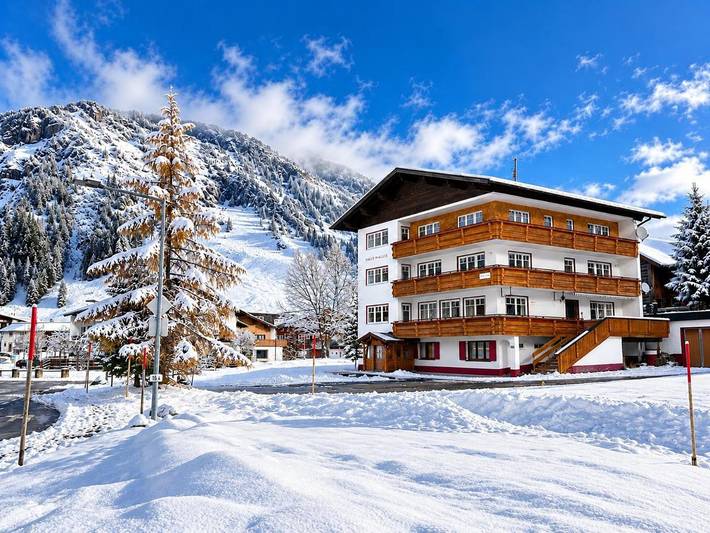 Chambre d’hôte pour 4 personnes, avec Balcon ainsi que Sauna et Vue à Warth