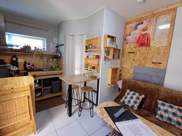 Gîte pour 2 personnes, avec terrasse ainsi que piscine et vue, animaux acceptés à Quissac
