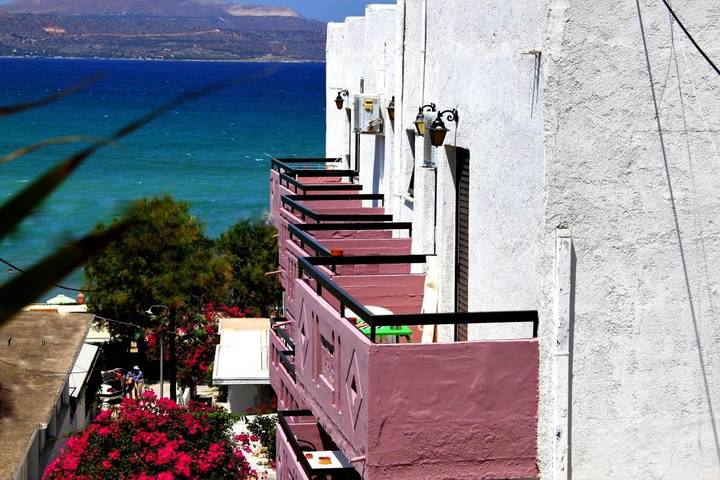 Appart’hôtel pour 2 personnes, avec Balcon et Terrasse ainsi que Jardin et Vue dans Kalyves