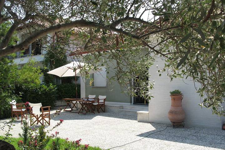 Villa für 8 Personen, mit Garten und Terrasse - 1