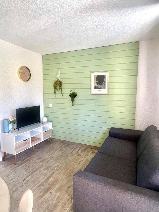 Gîte pour 4 personnes, avec piscine et vue ainsi que jardin et terrasse, animaux acceptés à Bielle (Pyrénées-Atlantiques) - 2