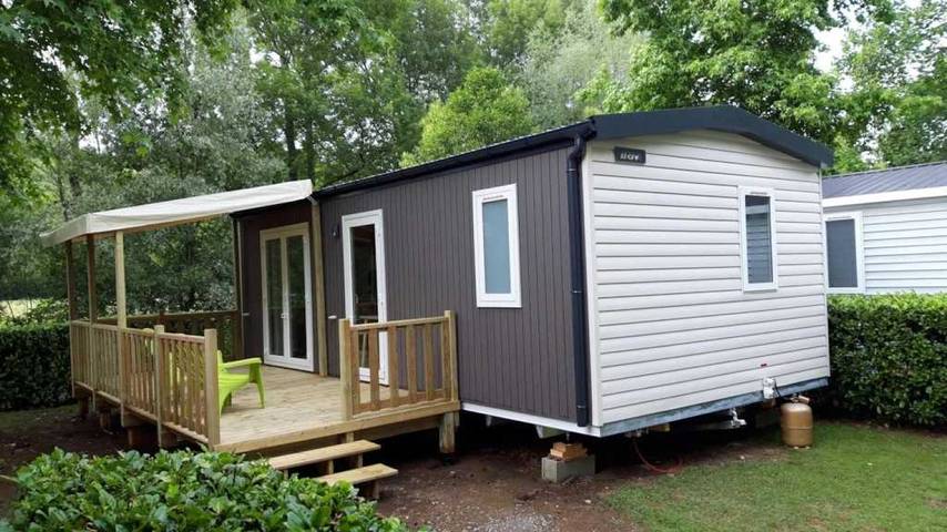 Camping pour 4 personnes, avec jacuzzi ainsi que bassin pour enfant et sauna en Pyrénées-Atlantiques