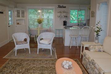 Bed And Breakfasts for 4 Guests in Warm Beach, Puget Sound, Picture 3
