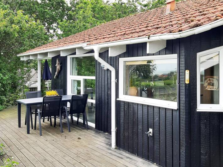 Feriehus for 8 personer, med Jacuzzi og Terrasse i tillegg til Sauna i Sæby
