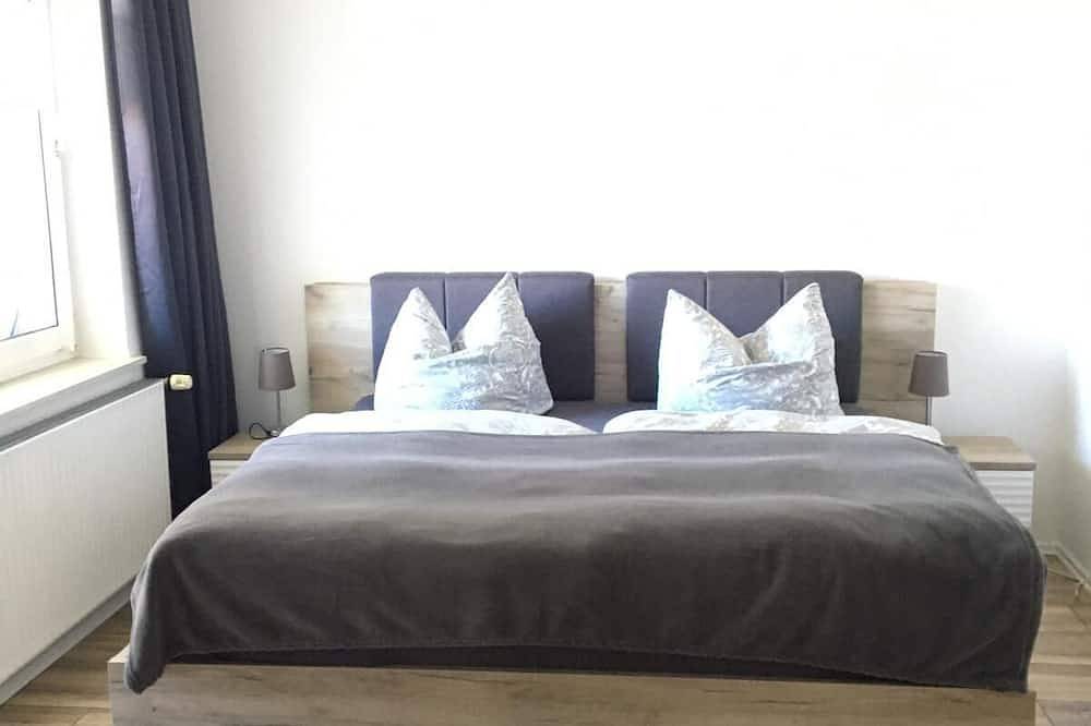 Ganze Wohnung, Neu renovierte Ferienwohnung ,,Haus zur Eiche'' Wohnung Eins in Neuhaus im Solling, Holzminden