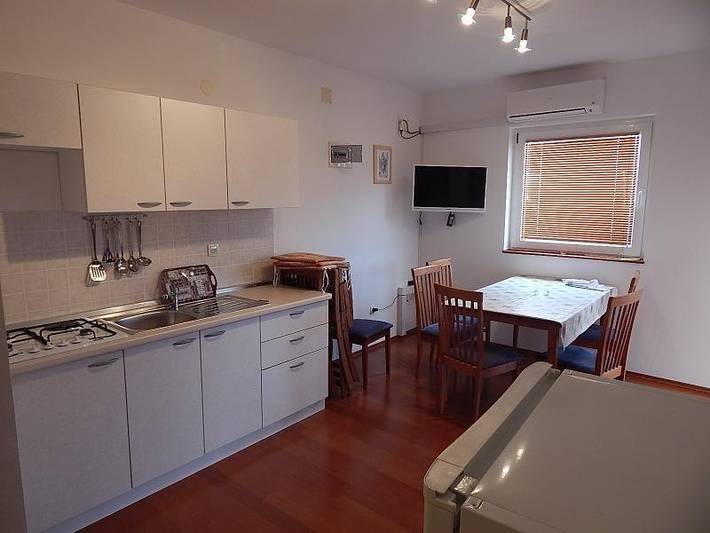 Ferienwohnung für 4 Personen, mit Pool und Garten sowie Balkon und Whirlpool, kinderfreundlich in Kvarner Bucht - 3