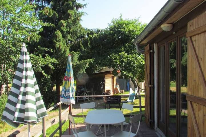 Gîte pour 5 personnes, avec terrasse ainsi que jacuzzi et jardin à La Houssière