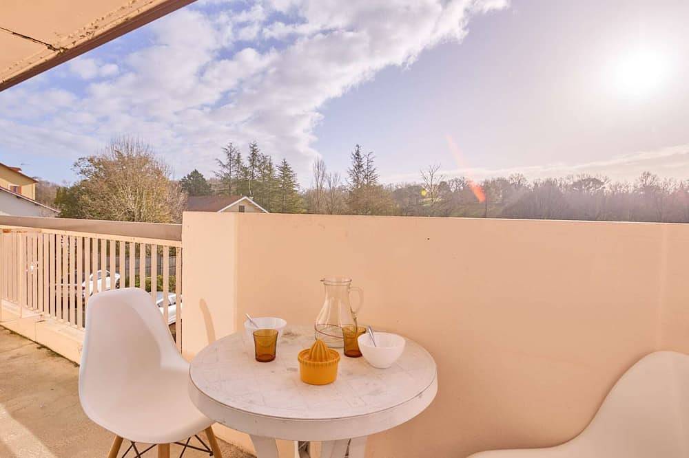 Apartamento entero, Estudio luminoso con balcón orientado al sur en Barbotan in Cazaubon, Gers