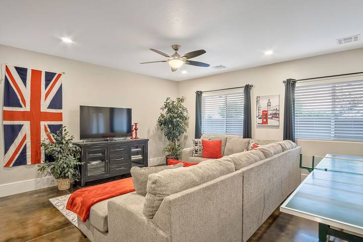 Vacation rental for 16 people, with yard and balcony in Hurricane