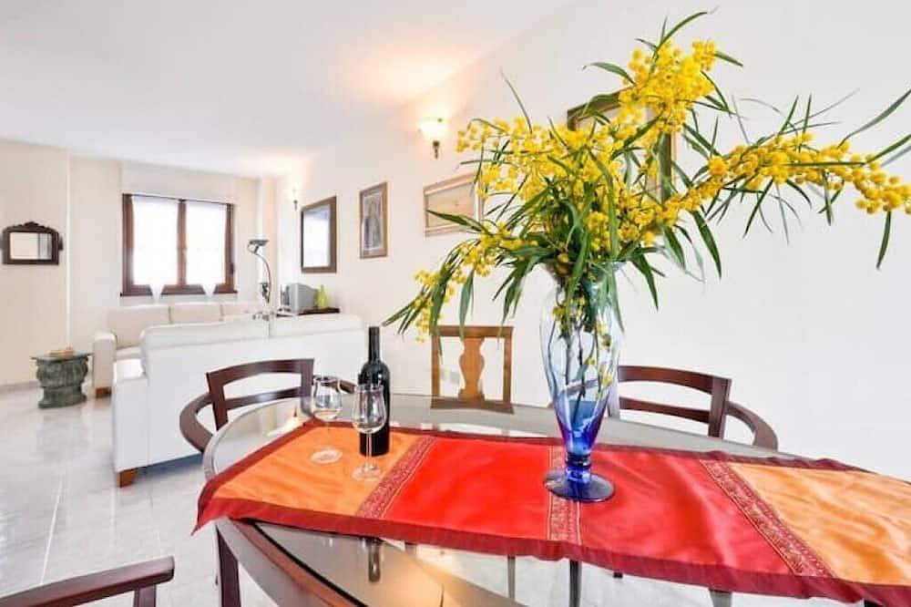 Stylish & Spacious Townhouse - Walk to Beach & Town in Fertilia, Sassari Provinz