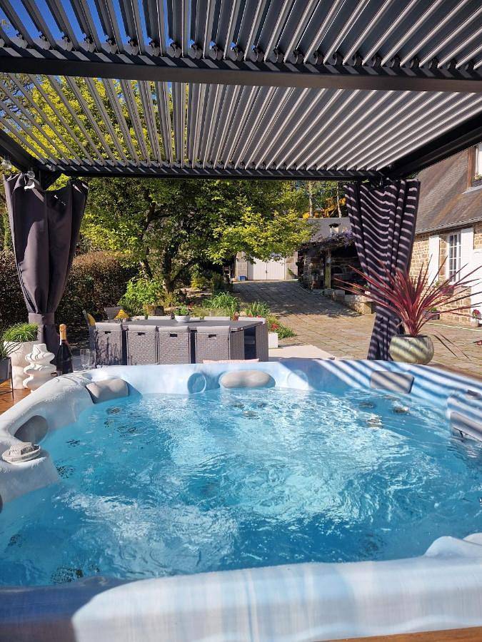 Gîte pour 2 personnes, avec Jacuzzi et Terrasse ainsi que Jardin et Vue dans Landisacq