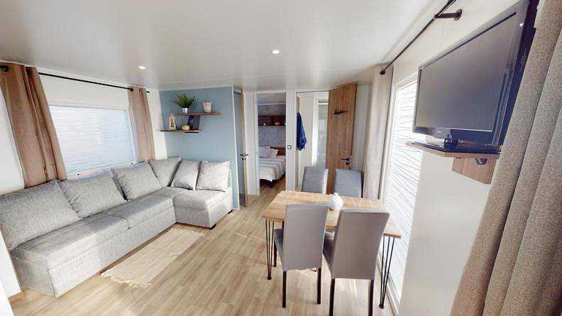 Camping pour 6 personnes, avec Jacuzzi et Terrasse ainsi que Bassin pour enfant et Piscine