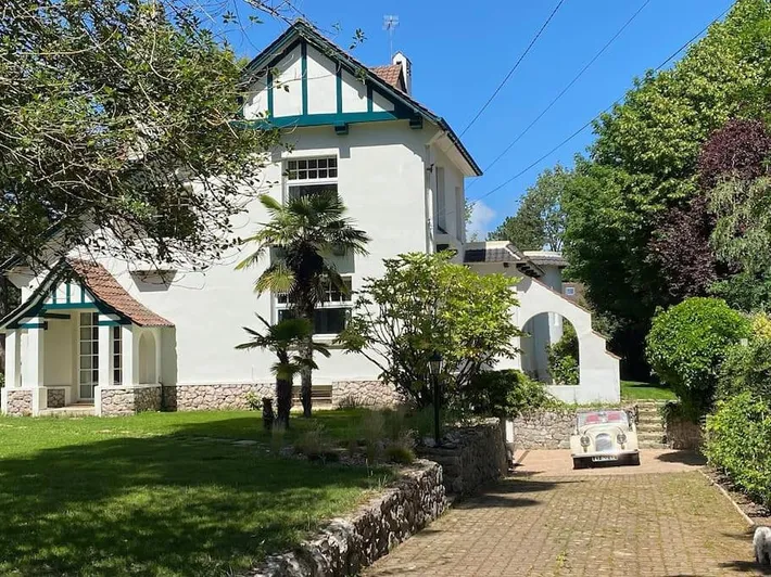 Chalet para 12 personas, con terraza además de jardín y piscina - 1