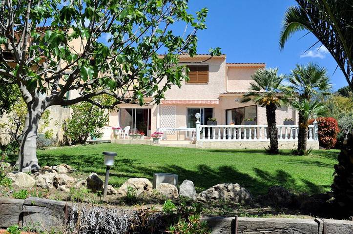 Location de vacances pour 2 personnes, avec piscine et jardin à Mandelieu-la-Napoule - 2