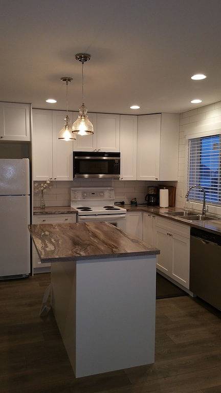 Ganze Wohnung, Brand New Coachouse Spleeps zwei in Nanaimo, Regional District of Nanaimo