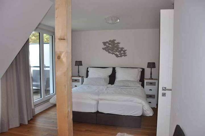 Luxuriös, Strandzugang vom Garten, Wallbox, Sauna, Kamin, Strandkorb in Dierhagen Strand, Dierhagen
