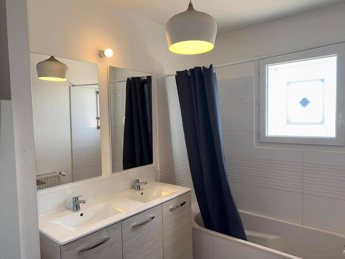 Three-Bedroom Villa in Saint-André-de-Cubzac, Région de Blaye