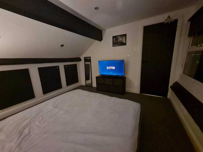 Glamping for 7 people, with garden, child-friendly in Gower