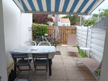 Location de vacances pour 4 personnes, avec terrasse dans Plage des Chardons