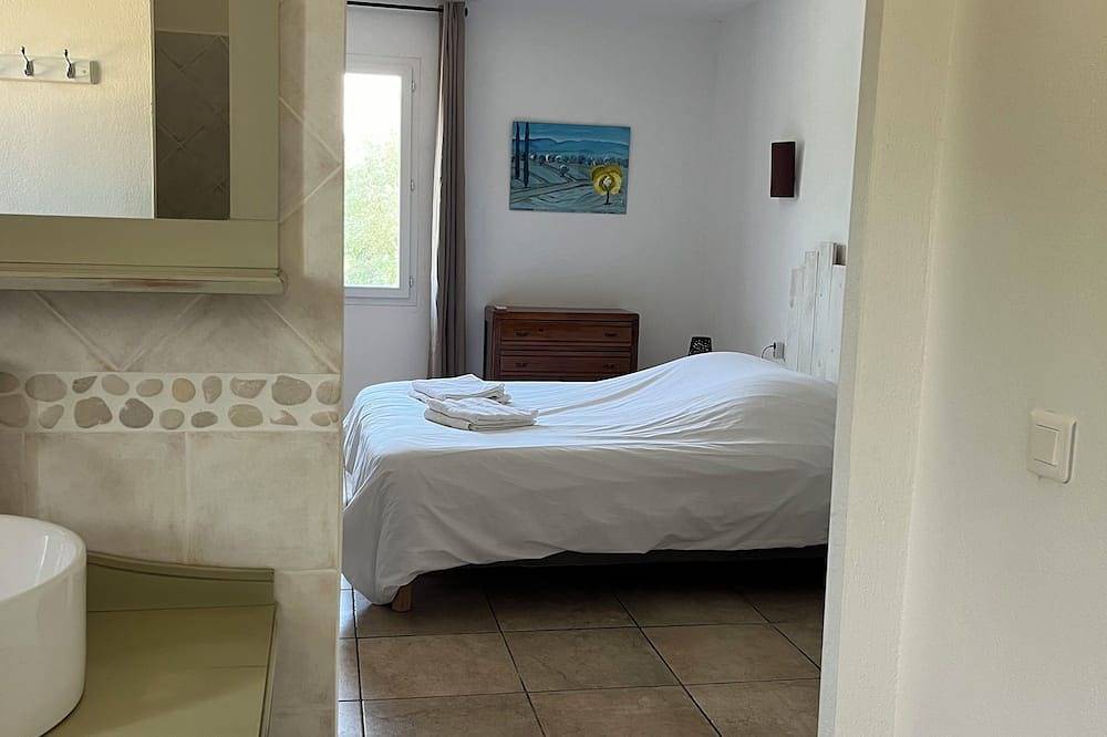 6-bedroom villa with pool and vineyard views in Vaison-la-Romaine, Parc naturel régional du Mont-Ventoux