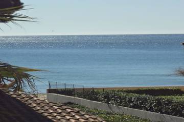 Location de vacances pour 6 personnes, avec jardin et balcon dans Office De Tourisme Cavalaire