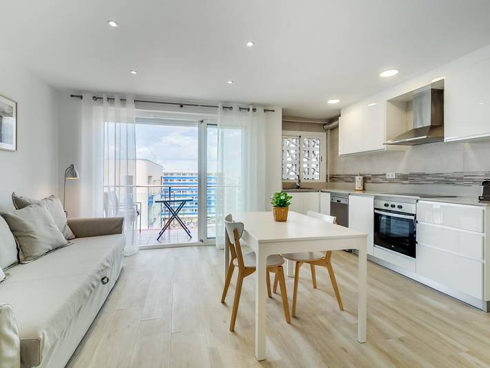 Vakantiewoning voor 4 personen, with Uitzicht op zee and Balkon as well as Terras and Zwembad in Santa Susanna