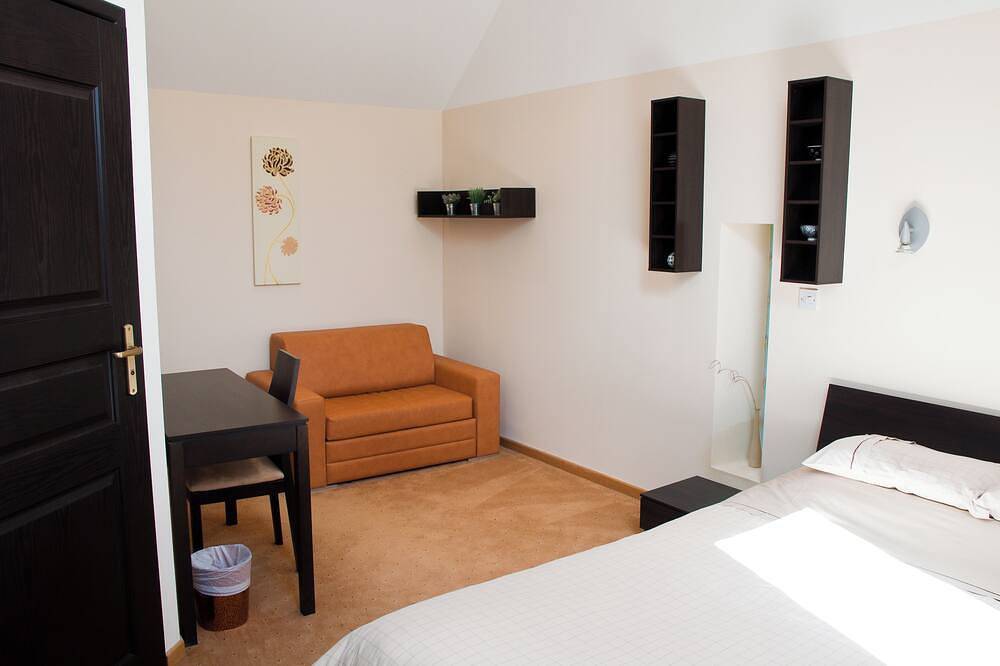 Swordle byre. Perfect for large group holidays, only a 5 minute's walk to beach. in Highlands