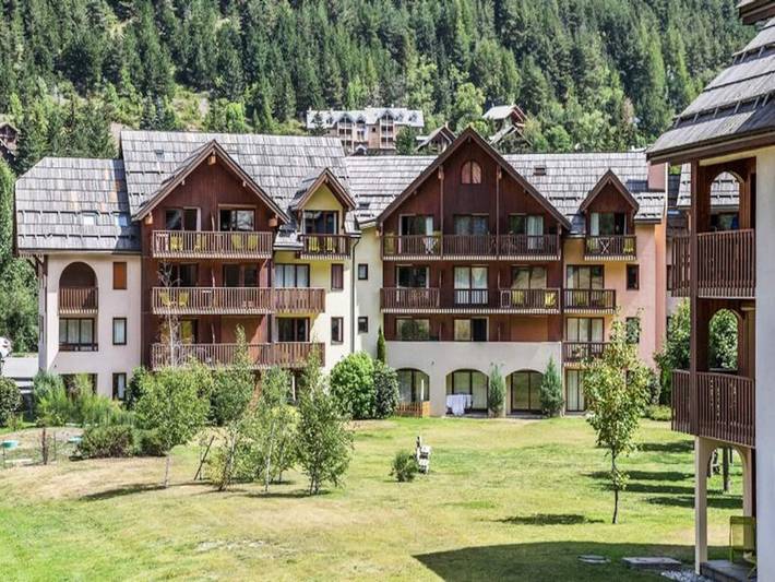 Gîte pour 8 personnes, avec jacuzzi et piscine ainsi que balcon et sauna, animaux acceptés à La Salle-les-Alpes - 4