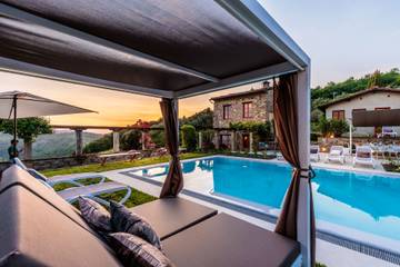 Villa With Pool for 16 People in Lucca, Lucca Province, Photo 1