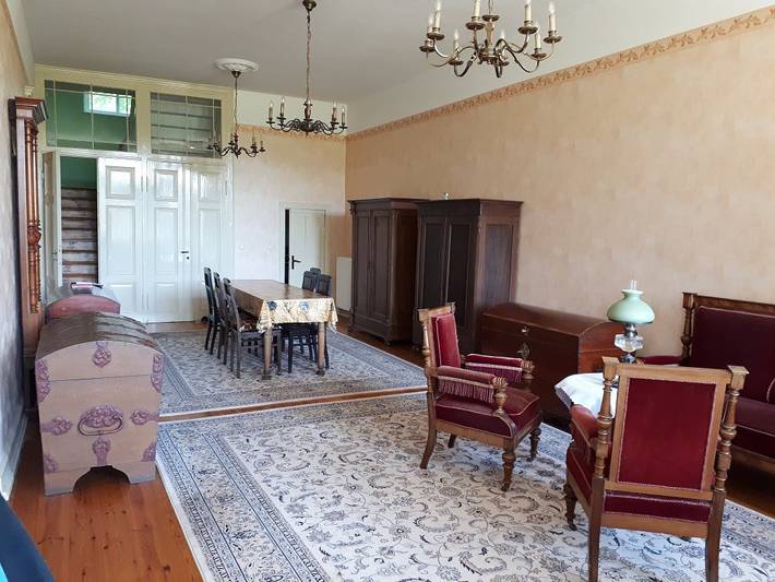 Ganze Ferienwohnung, Gutshaus Alt-Krassow - Dz Sonnenblick, mit Etagenbad in Krakow am See, Mecklenburgische Seenplatte