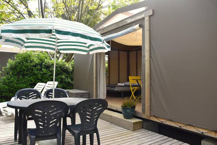 Camping für 6 Personen, mit Terrasse in Calvi - 2