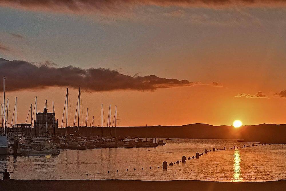 Entire apartment, Walk 2 minutes to the Ocean in Las Galletas, Arona
