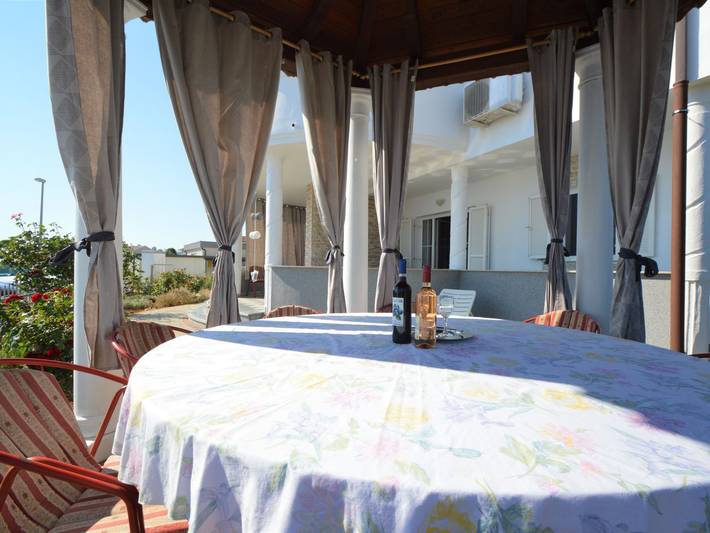 Ferienwohnung für 4 Personen, mit Seeblick und Garten sowie Balkon in Grad Šibenik - 4