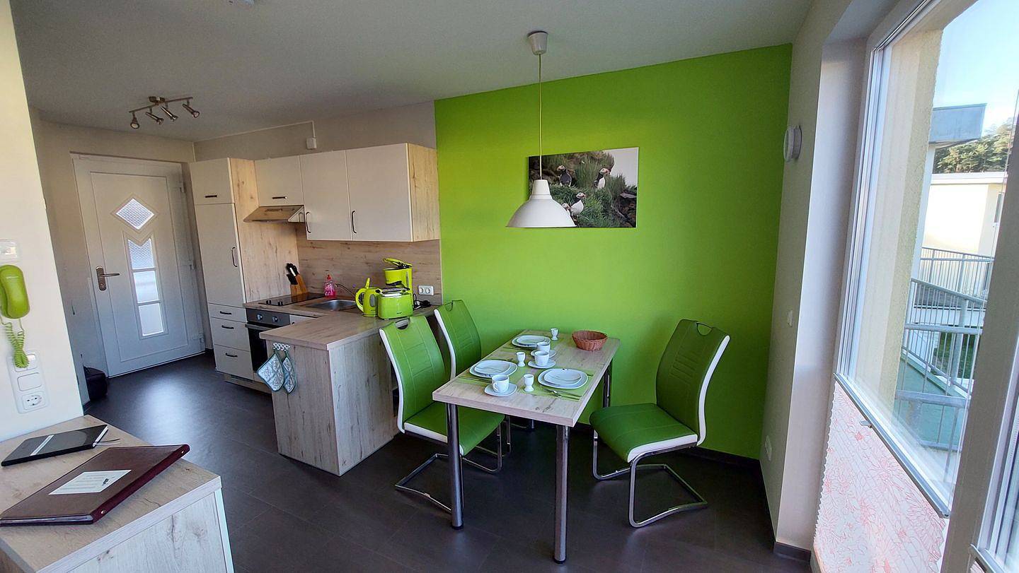 Ganze Wohnung, 2-Zimmer-Ferienwohnung mit Balkon inkl. 3 Fahrräder und Wlan in Gelbensande, Rostock und Umgebung