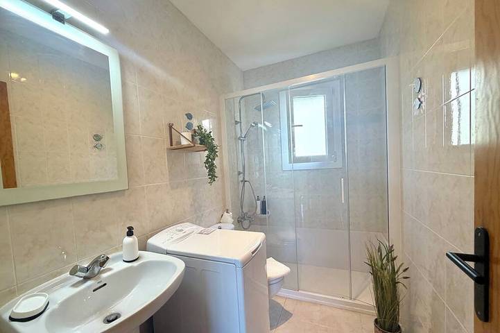 Appartement entier, Beachfront Apartment with Stunning Sea Views in Arenal d'en Castell, Es Mercadal
