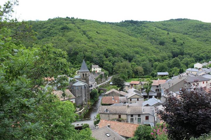 Gîte pour 4 personnes, avec terrasse et jardin, animaux acceptés à Caudebronde