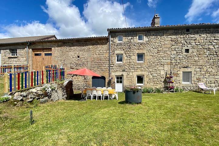 Gîte pour 10 personnes, avec jardin à La Besseyre-Saint-Mary