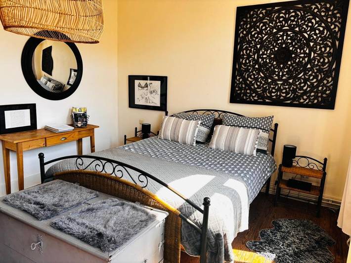 Location de vacances pour 2 personnes, avec terrasse ainsi que jardin et piscine à Profondeville - 3