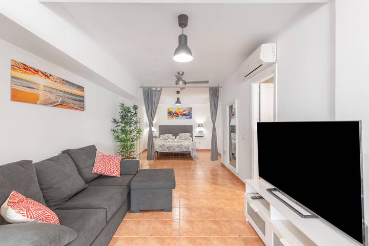 Estudio entero, Estudio vacacional 'Vv Ancla' con vistas a la montaña, Wi-Fi y aire acondicionado in Puerto de Mogan, Mogán