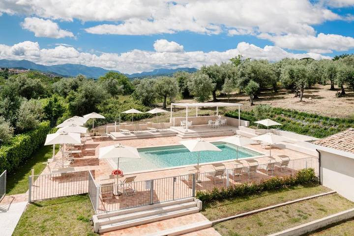 Aparthotel para 4 personas, con jardín además de piscina y vistas - 1