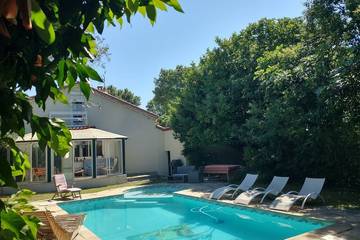 Location de vacances pour 9 personnes, avec jardin et jacuzzi à Mireval