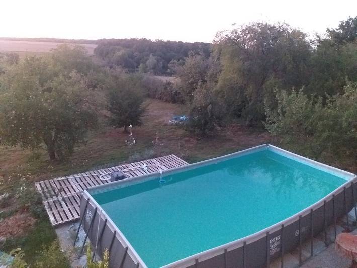 Chalet pour 14 personnes, avec terrasse et jacuzzi ainsi que jardin et piscine, animaux acceptés dans Yonne